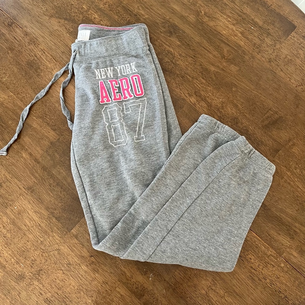 y2k grey and pink Aeropostale embroidered ankle sweatpants size small.